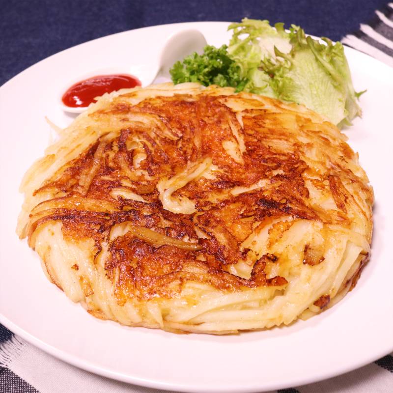 じゃがいもとひき肉のチーズ焼き トマト缶で簡単♪