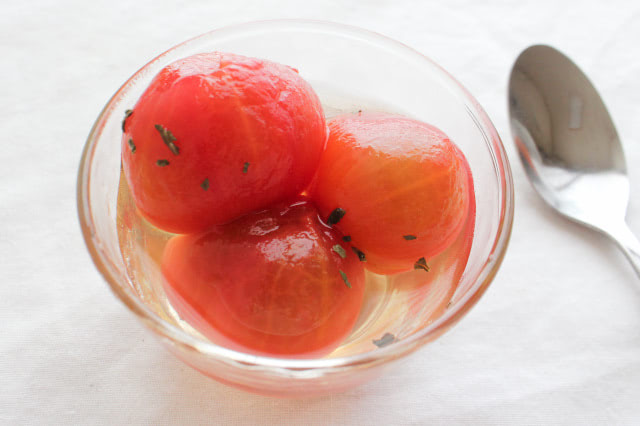 冷んやりトマトの麺つゆ漬け。湯剥きだけで by mikimisaクックパッド簡単おいしいみんなのレシピが392万品