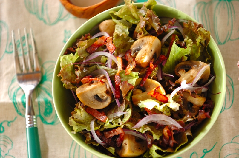 チキンときのこの秋サラダ
