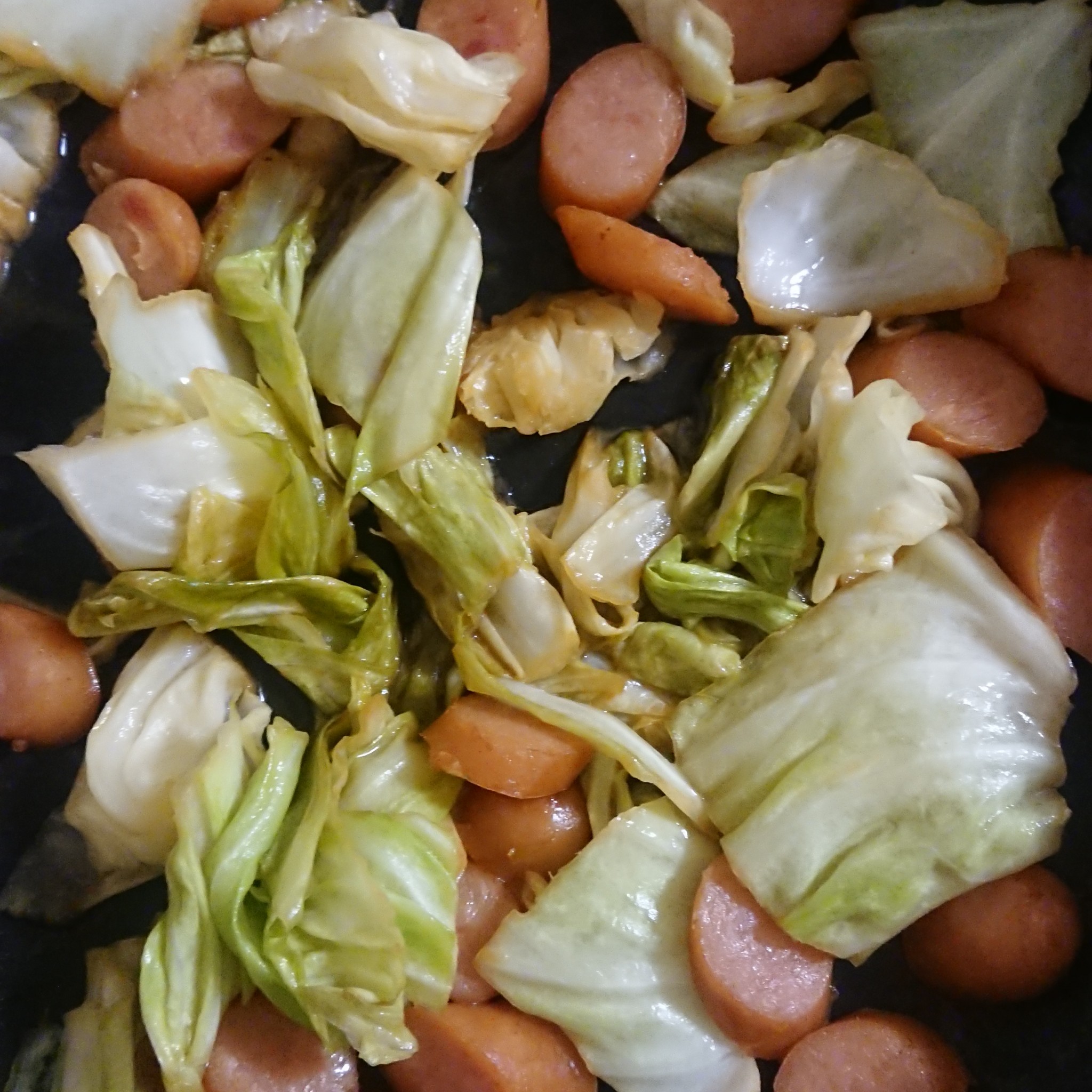 キャベツと卵の粒マスタード炒め