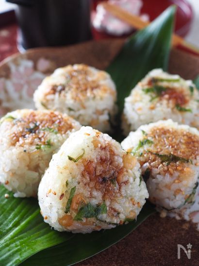 白ごまとめんつゆの焼きおにぎり