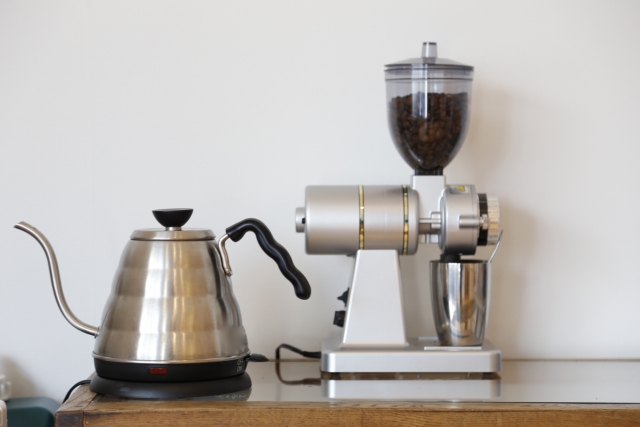 リビングルーム、バーカウンター、オフィス、コーヒーメーカーベース、炭素鋼ティーバッグ収納ラックの、カプセル、コーヒーポッド用オーガナイザーGEBYUI コーヒーカプセルオーガナイザー、コーヒーマシンベースデスクトップ、ウォーターバーカウンタートップティー