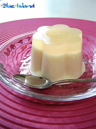 レアチーズとフルーツゼリーの2層ケーキ