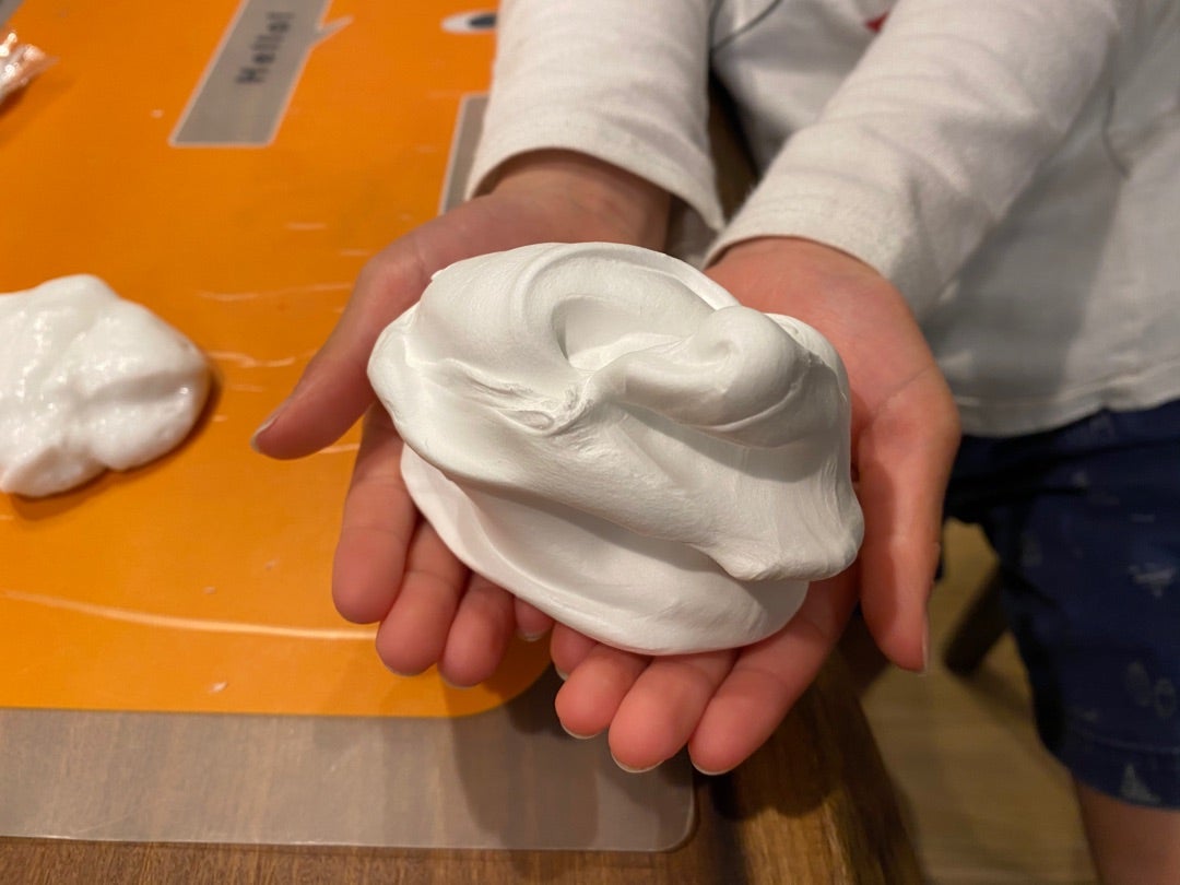 シャンプースライムの簡単な作り方！みんな大好きふわもち感触！子供と一緒に楽しく遊べる手作りおもちゃ♪