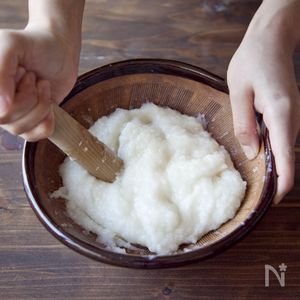 折り紙1枚でできる★お正月 鏡餅 かがみもち の作り方🧡 創作折り紙『鏡餅 かがみもち 』です🍊✨ 折り紙1枚で作れます☆ 詳しい作り方はプロフィールのリンクYouTube からご覧ください🌼折り紙 お正月 鏡餅 餅 かがみもち 正月飾り みかん origami kagamimochi 簡単 可愛い 作り方 おりがみ おりがみぷらざ