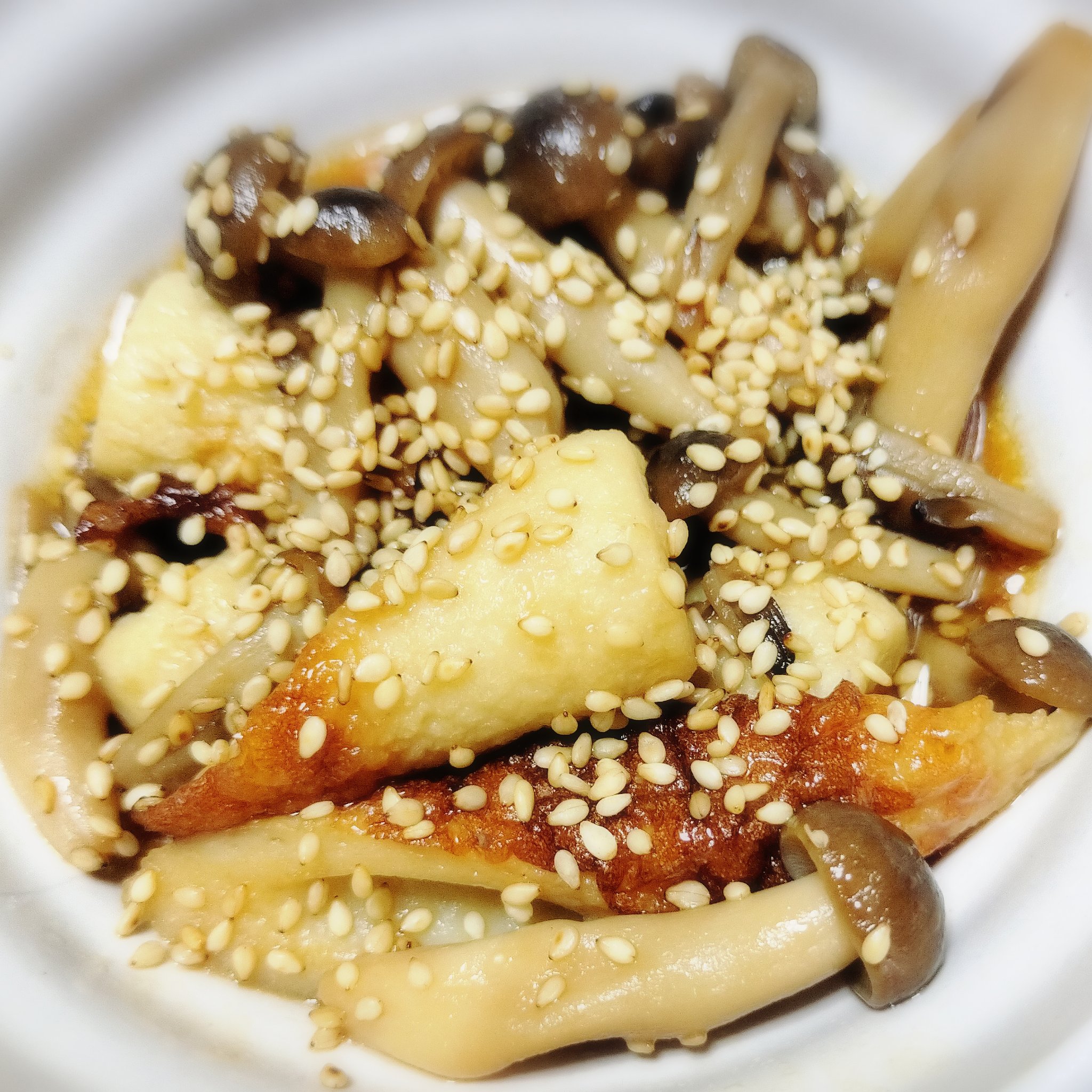 きのこたっぷりのスピードおかず「きのことちくわの生姜炒め」