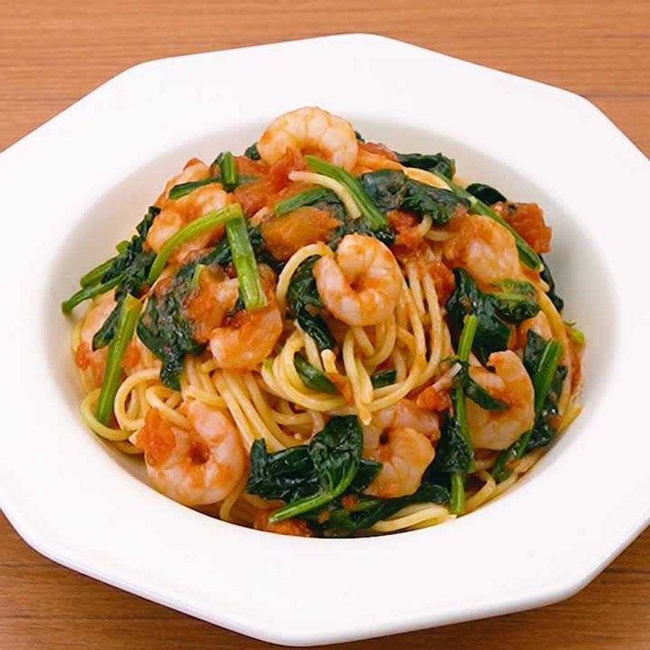 お手軽絶品パスタ♪ 豚バラとほうれん草のトマトパスタ