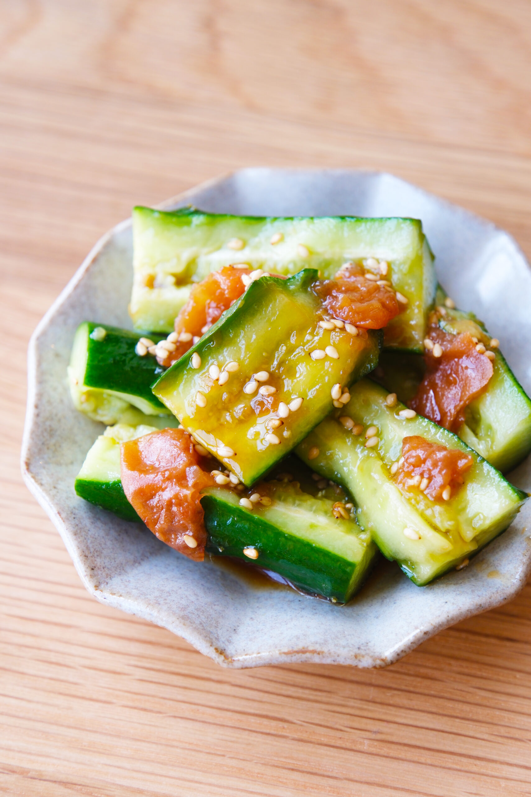 作り置き常備菜 蒸し暑い季節におすすめ！梅干しで食欲アップのひんやりおかず きのことひじきのさっぱり梅和え