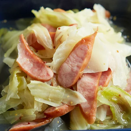 じゃがいもとキャベツウインナーのコンソメ炒め