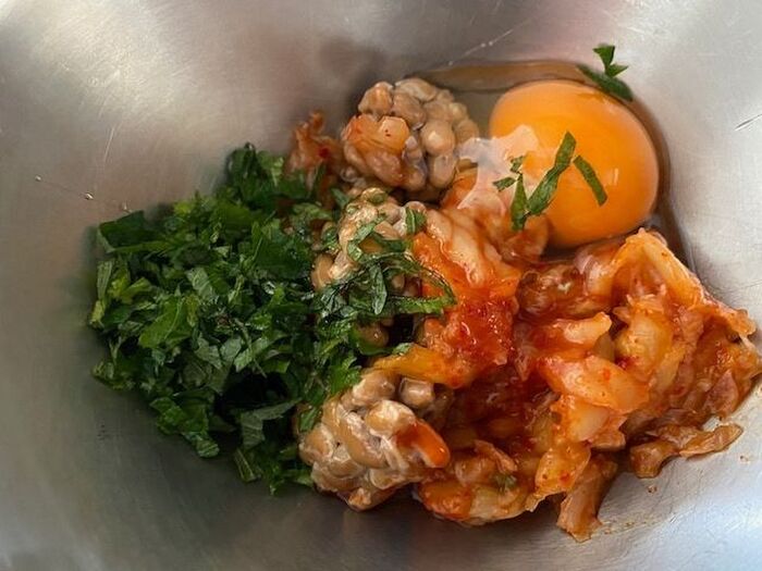 混ぜるだけで簡単！キムチ納豆のレシピ＆ちょい足しアレンジ3選セブンプレミアム公式