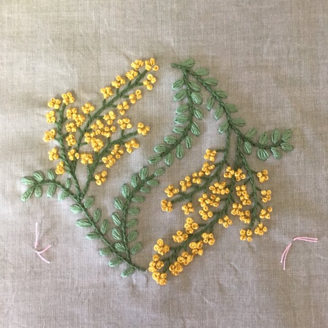 お花の芯の刺繍に使う、フレンチノット・ステッチを刺してみよう！itomag. いとまぐitomag. いとまぐ