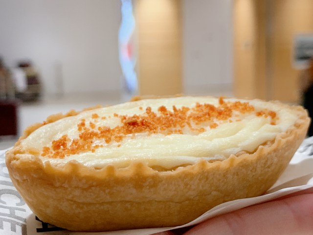 ふくや 福岡空港の人気お土産「明太キッシュ」を食べた感想 口コミ- イギーとポル 福岡グルメ