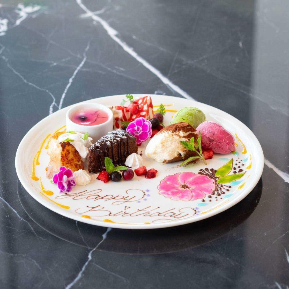 誕生日ディナー特集。お店で盛大にお祝いorお家で手作り料理、どちらで涙サプライズする？MERY