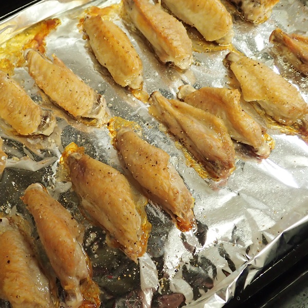 本日も宜しくお願いします🥰 鶏もも塩胡椒焼き、カンパチカマ焼き、鯛兜煮、天然ダイお造り他色々あります🥰
