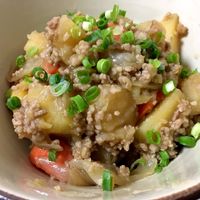 ひき肉とめんつゆを使った肉じゃが