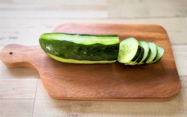 え！簡単すぎない!?しなしなきゅうりが意外な裏ワザで見事復活！ムダなく最後までおいしく味わおう やってみた 暮らしニスタ