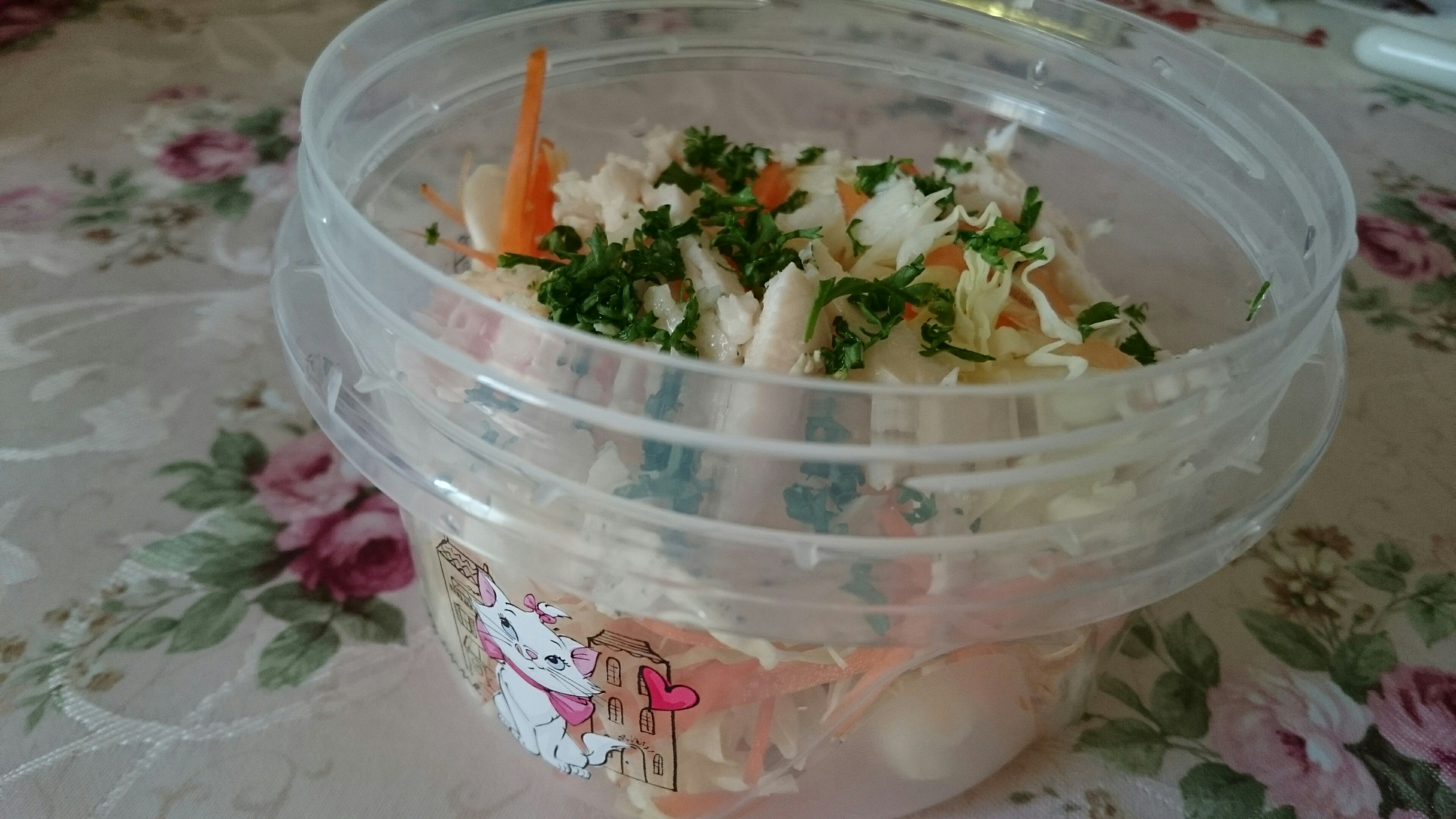 rururugohan47 2023.05.31 obento＊サラダうどん弁当 今日は娘ッコリクエストの サラダうどん弁当です🙌🏻✨ジップロックスクリューロック に詰めてます♪ 食べ終えた後、汁気が残っても安心です✨お弁当の詰め方お弁当お弁当記録お弁当作り楽しもう部