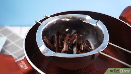 クリスマス直前！！プロが使うケーキを華やかにするテクニック！ケーキのデコレーションチョコレートパーツの作り方