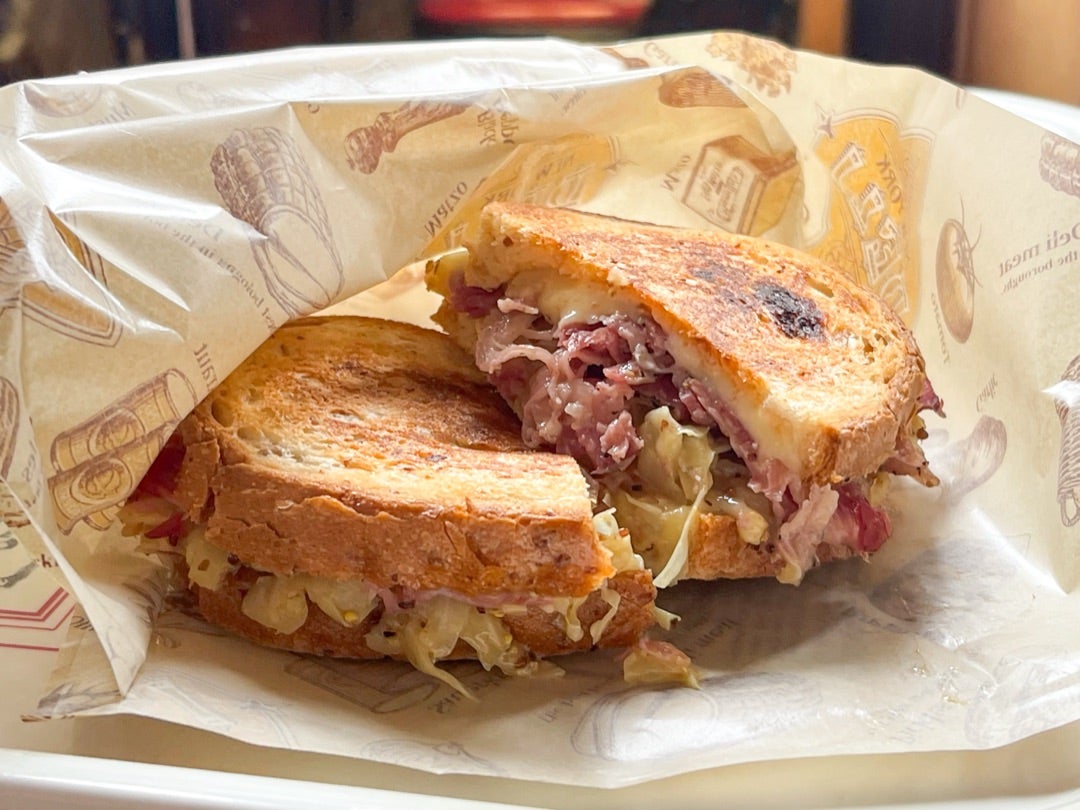 東京ディズニーシー「ニューヨーク・デリ」2025グランドメニュー - 2ページ目4ページ中