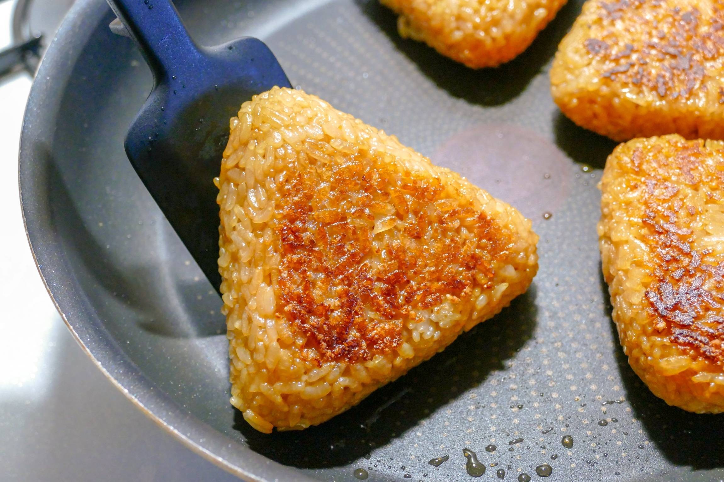 基本からアレンジまで！思わずつくりたくなる「残りご飯 焼きおにぎり めんつゆ」のレシピ集クックパッド