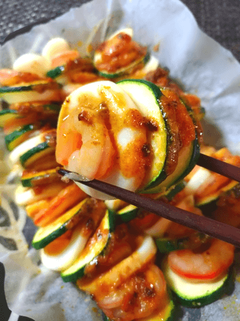 夏はやっぱりカレーでしょ 小エビとズッキーニのキーマカレーピザピザブログ