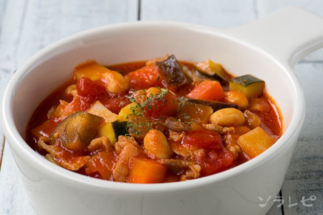 レンジで簡単♪トマト缶不要♪春野菜と鶏肉のガリトマ煮込み