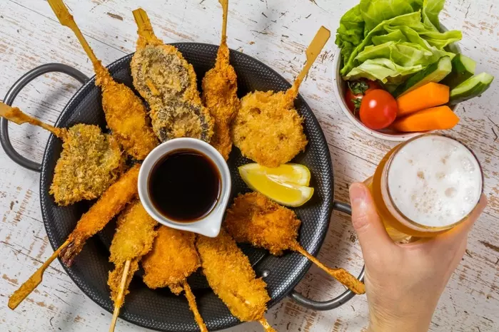 2022.3.19,おうち串カツ , 具材を用意して串に刺して, バッター液をつけて, パン粉をつけて揚げる！, 野菜がたくさん食べられるし,休日みんなで楽しめますぞ🫠, おすすめはレンコンさん、, 椎茸も美味しいし、, チーズもやっぱり最高。, 動画の編集してたらまた食べたくなった🥹,来週あたり、またやっちゃおう 笑 ,