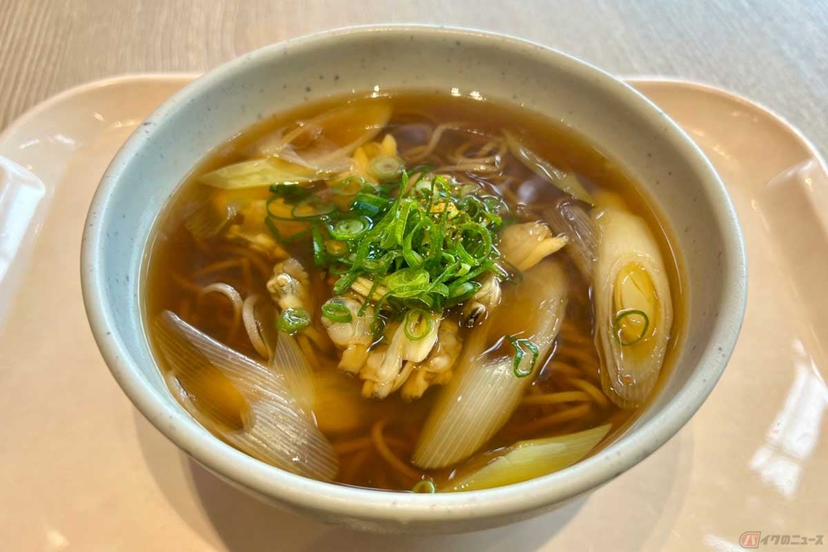 公式 海ほたるパーキングエリア\絶品磯の香り が食欲をそそる一杯こんにちは！海ほたるPA です! ^^ !他の投稿はこちらから✋ @umihotaru.official 本日のおすすめ商品は海ほたる 5階マリンコート 内のあさりらーめん波市のInstagram