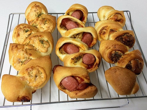 スペースがなくてもOK こねずに作るベーコンエピの作り方。世界で一番わかりやすくて簡単。うまいハードパンを作りたい方へ。キッチンが狭い方へ。次の日も美味しいおつまみにもなるパン