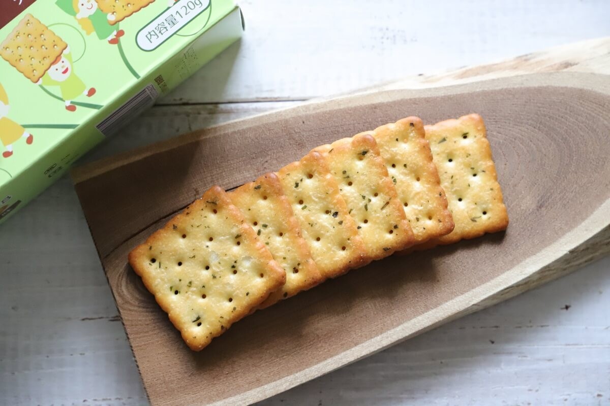 業務スーパーのフォレストクラッカーがお勧め。子供大好き＆個包装が嬉しい