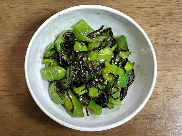 ピーマンとツナと塩こぶのレンジ煮 - キッチンスタジオカチート