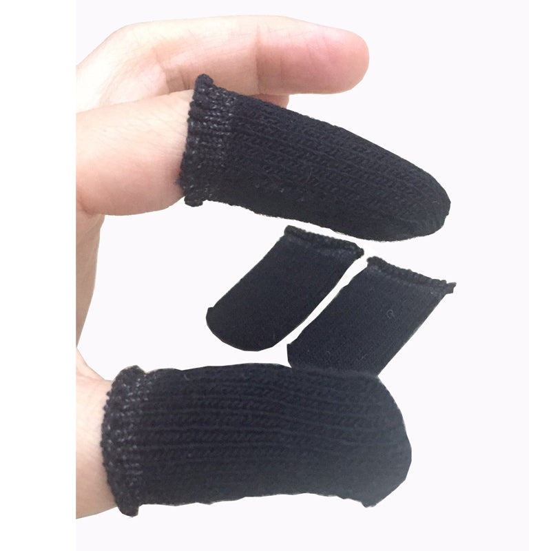 音ゲー派必須アイテム比較﻿ ﻿ ﻿ ﻿ ﻿セリア と ダイソー から﻿ 発売されているゲーム用の指サックを﻿ 購入して比べてみました😂﻿ ﻿﻿ ﻿ ﻿ 見た目はどちらもそんなに変わらないけど﻿ 原材料を見てみると結構違う🤔﻿ ﻿ ﻿ ﻿ スマホゲームをする時にこちらを使うと﻿ 指の