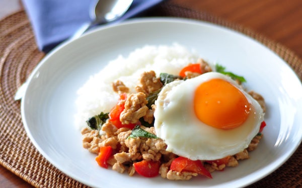 n_kidsgohan ✿ 大葉入りで栄養たっぷり♫ しそつくね照り焼きのレシピ 𐃸 ☄︎ 実は野菜の中でも栄養価がとっても高い「大葉」！つくねに入れれば子どもも気にせず食べてくれました♫ 冷めても硬くなりにくいので、 お弁当にもおすすめのレシピです☺️ たっぷり2食分の