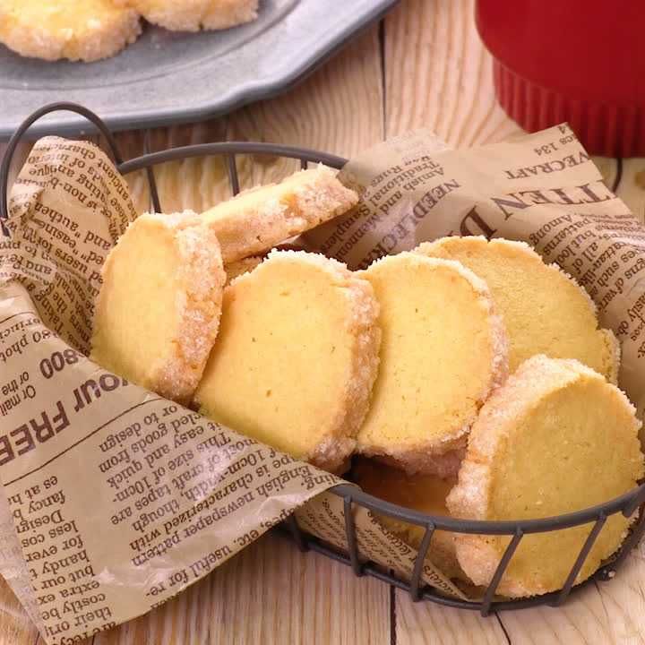 大量生産 スノーボールクッキーSnowball Cookies,材料30個分 , バター 60g, 粉砂糖 40g, 薄力粉100g, アーモンドプードル40g, 粉砂糖 大さじ2,簡単レシピスイーツクッキーレシピ動画スノーボールクッキーおうちカフェ映えスイーツクッキーレシピsnowballcookiesdessertrecipe