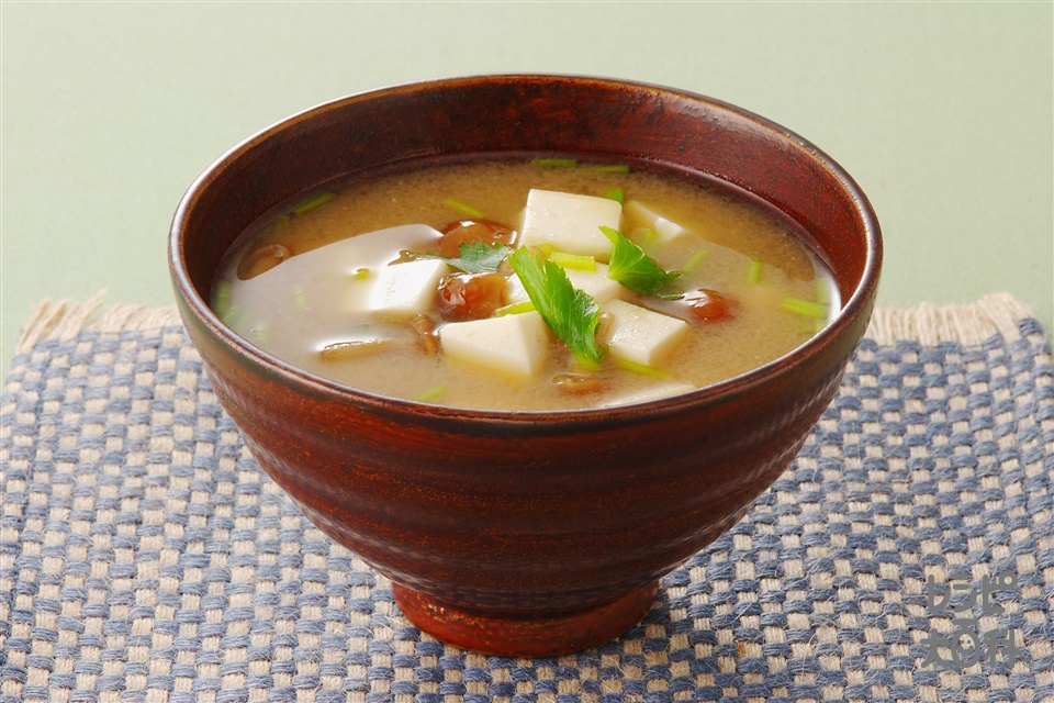 プロ直伝5分以内に作れて美味しい！ なめこおろし の作り方家にある麺つゆを使えば時短で簡単美味しい副菜が作れます おつまみにも蕎麦やうどん、納豆に入れても美味しいです