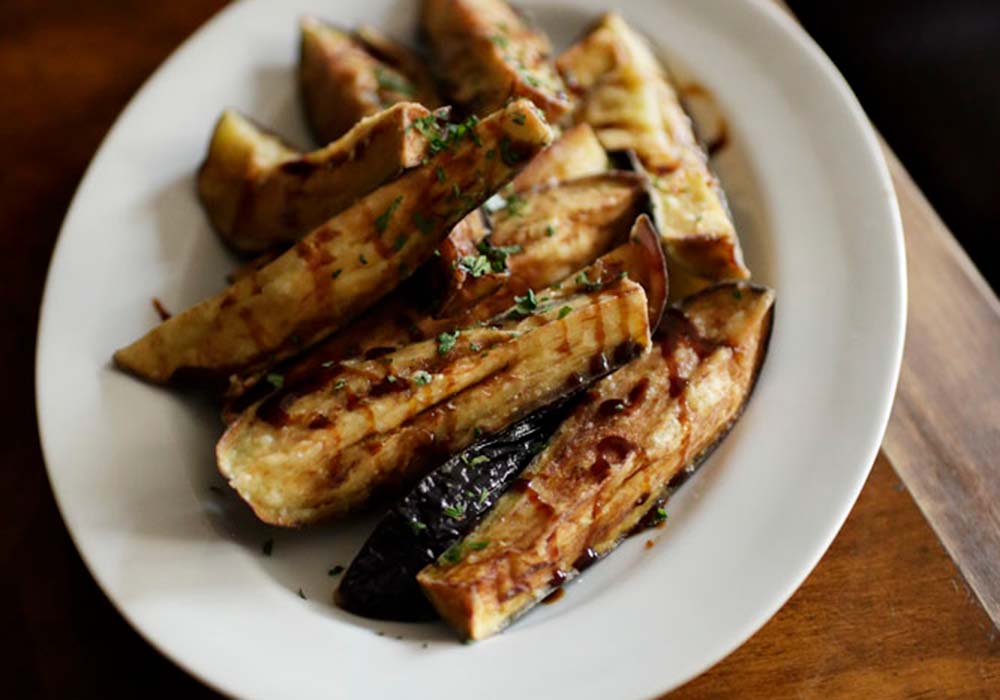ナスのフリット アンダルシア風 石川県湯涌のきよし農園さんのヘタ紫なす 金澤やまぎし養蜂場さんの金澤あかしあ蜂蜜をかけてcomerコメール木倉町金沢市スペインバル石川県グルメきよし農園ヘタ紫なす金澤やまぎし養蜂場金澤あかしあナスのフリット