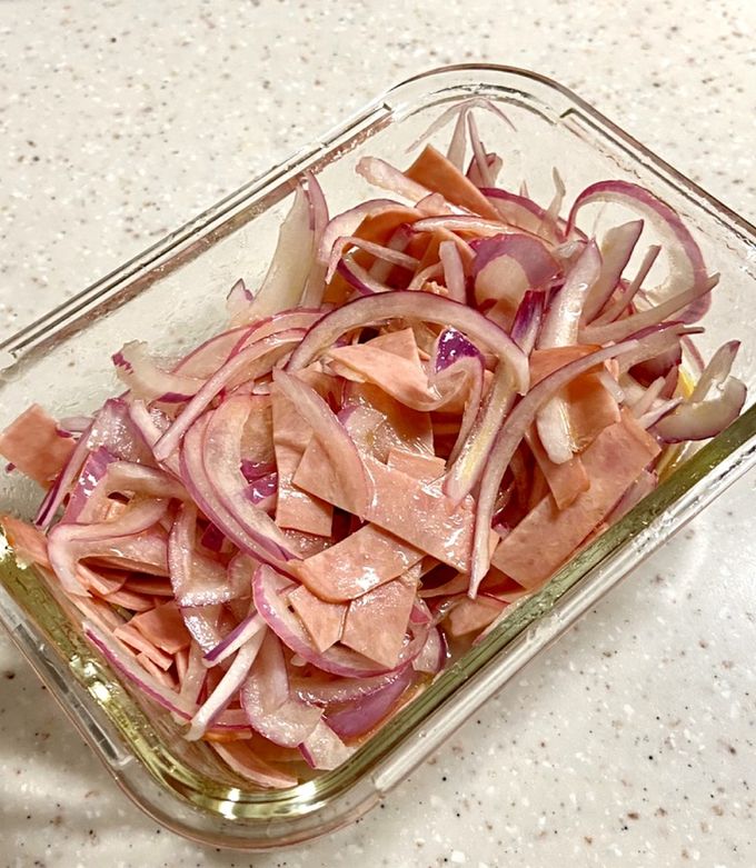生ハムと玉ねぎのさっぱりマリネ