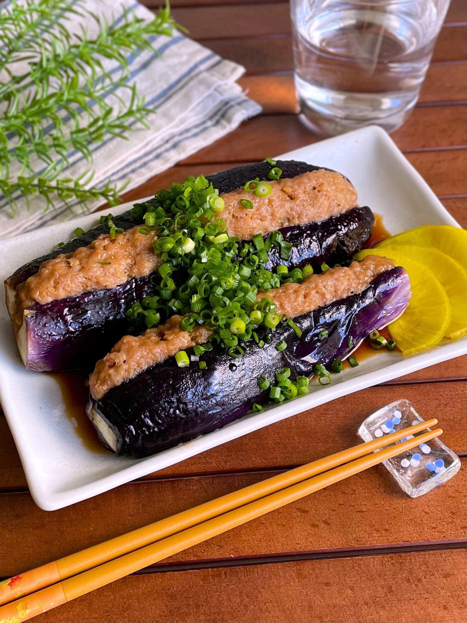 ベーコンとチーズを挟んで焼くだけ！おつまみにも最高な「ハッセルバックなす」Hasselback eggplant