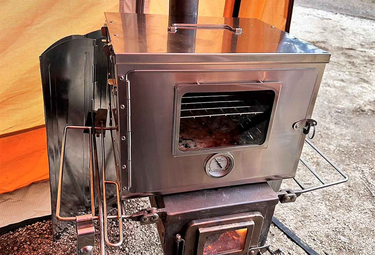 上ではバーベキュー、下ではオーブン料理 木のピザ窯で新しいアウトドア料理体験ノリノリライフアップダウングリルお庭でキャンプキャンプギア