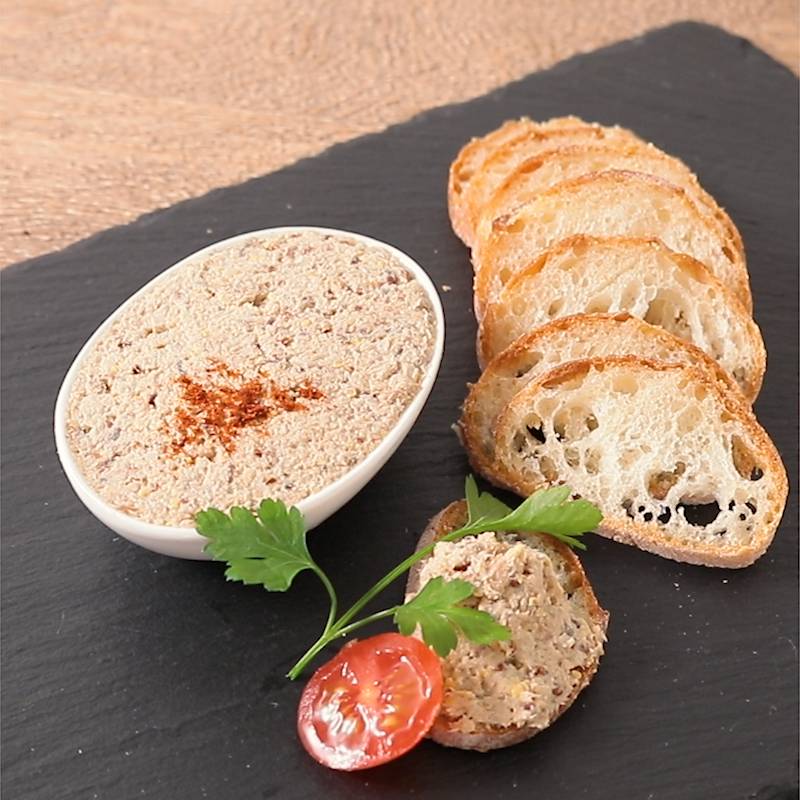 みよこの特製リエットサンド リエットとは？ 煮込んだ豚バラ 豚の塊 をコンビーフ状のペーストにしたもの ワインがすすむ ๑´ڡ`๑ 🍷 こんにちは〜お休み中はみよ氏と私それぞれ酒活してました💖 休みあけ、皆様にお会いできるの楽しみにしてます！ cielは16:00からOpen