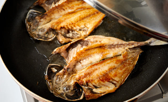グリル不要 フライパンで魚を焼く方法レシピやおすすめの製品紹介 - Best One ベストワン