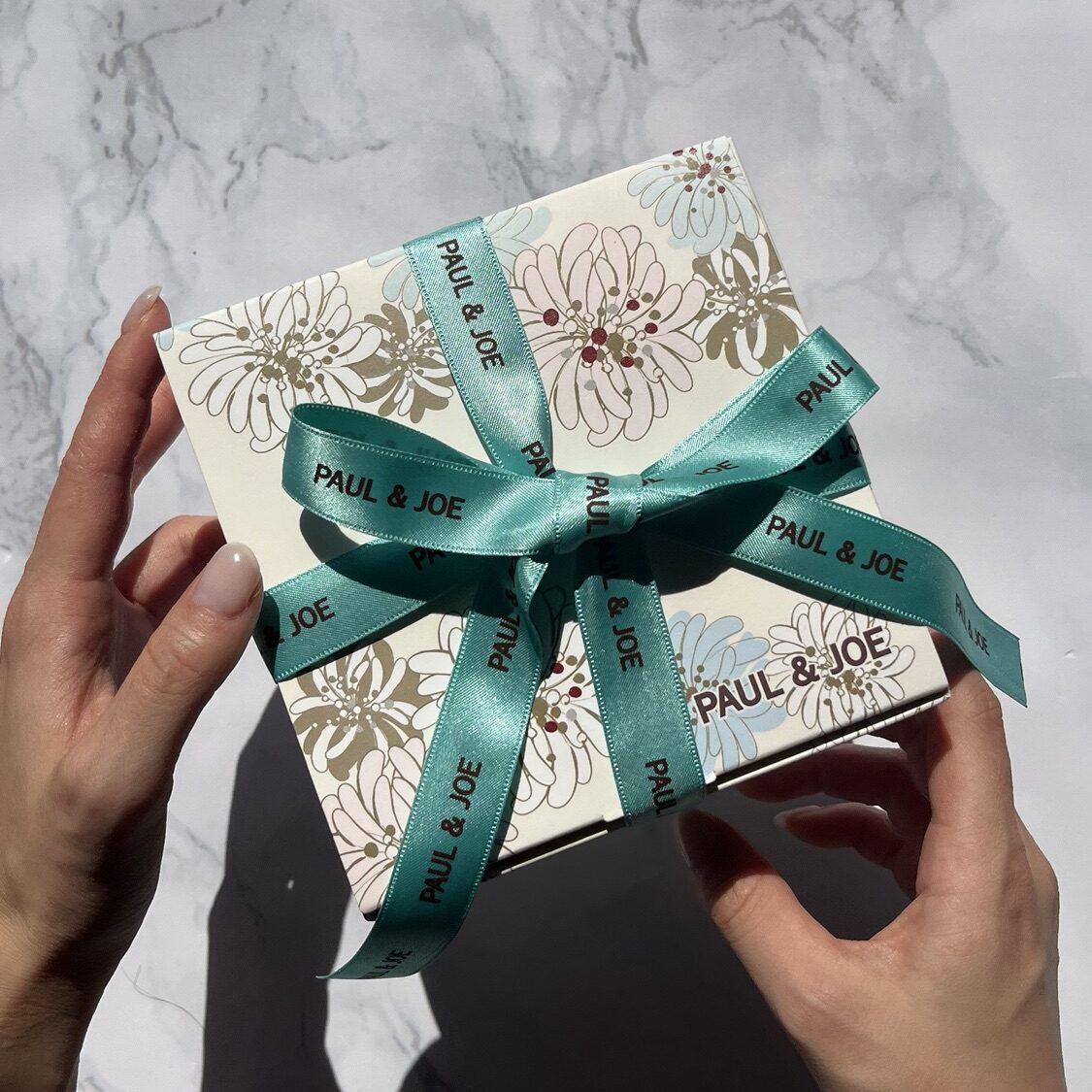 クルクル重ねて留めるだけ！ふんわり段リボンの作り方出産祝いをもっと楽しくするWebマガジン・Baby Hush