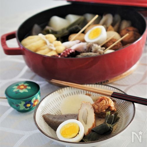 ⋆⸜ ストウブで簡単キッシュ ⸝⋆ ん〜しっとりなめらかで美味しい ꪔ̤̮ ♡ 生地がないので混ぜて焼くだけ 簡単にキッシュができちゃいます結構膨らむのでオーブンシートは 30cmのものだと安心です ♡ 朝食用に作り置きしたり お弁当に入れたり、 おもてなしにも