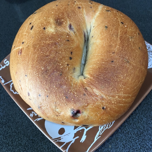 日持ちや解凍方法まで！ベーグルの冷凍保存方法を解説 - macaroni