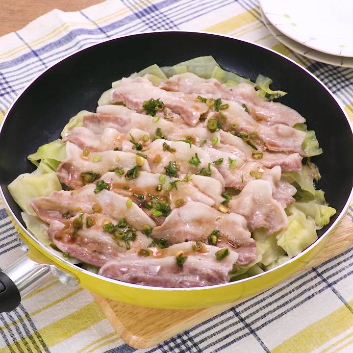 豚肉とキャベツのフライパン蒸し にらだれ添え