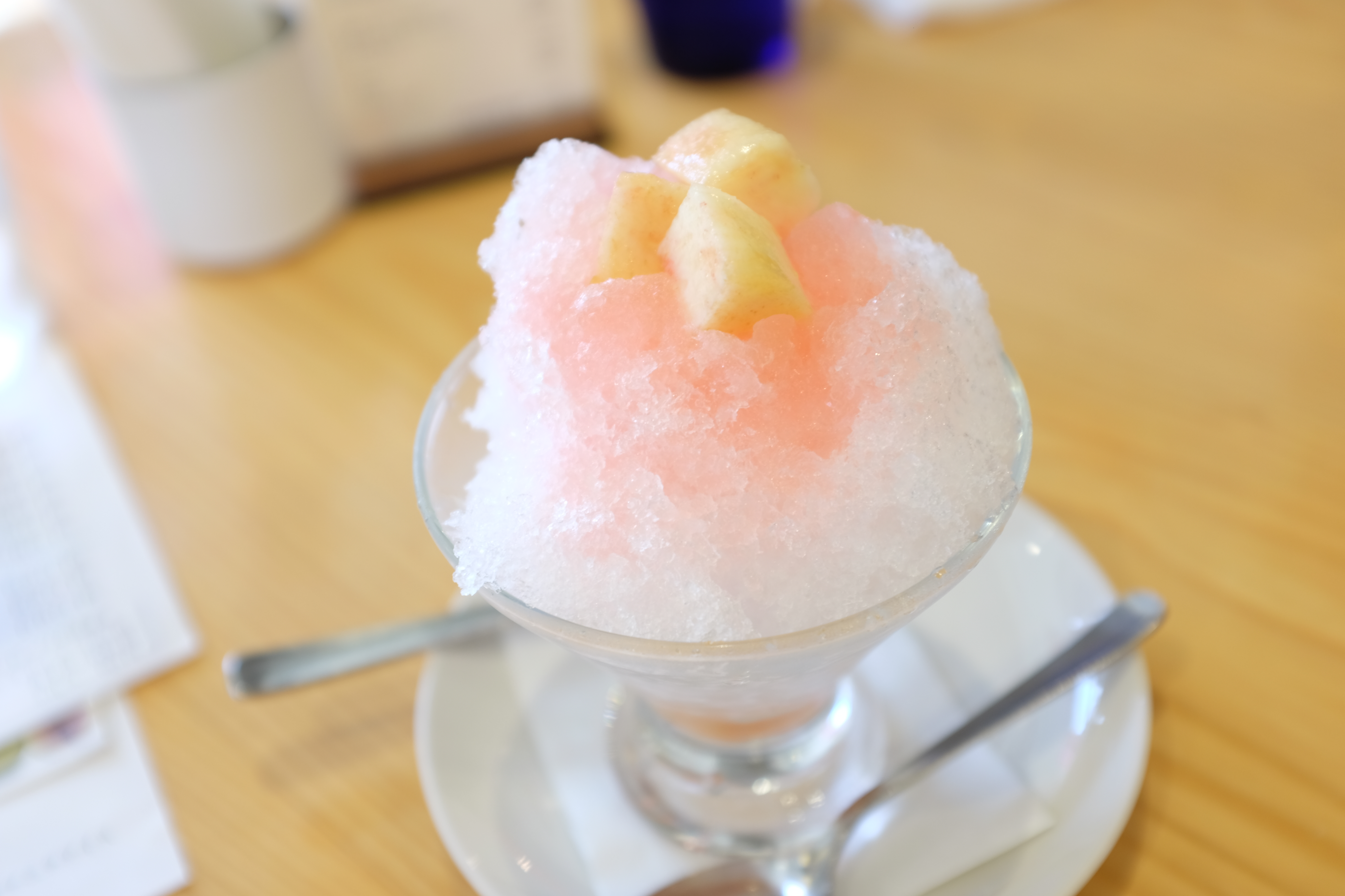 浅草でデザートを。青果店の新鮮なフルーツパフェ。「フルーツパーラーゴトー」かもめと街