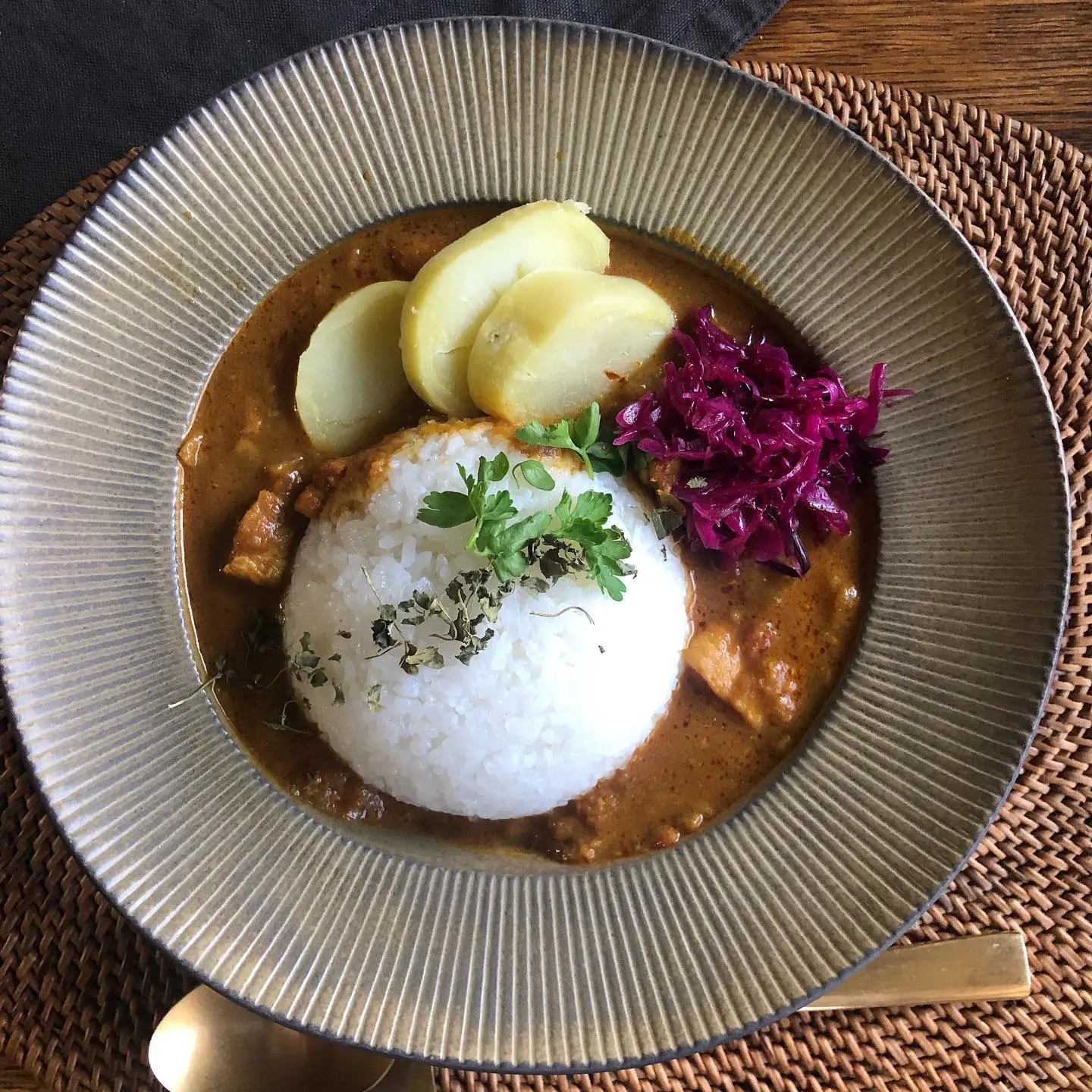 楽天市場 カレー皿 インバリ カレーボウル 24cm 楕円 グレー オリーブ プラム スカイブルー おしゃれ オシャレ カフェ カレーライス グリーンパープル 灰色 緑 紫 青 カフェ風 オーバル ベーカー : テーブルウェア器彩人うつわさいと