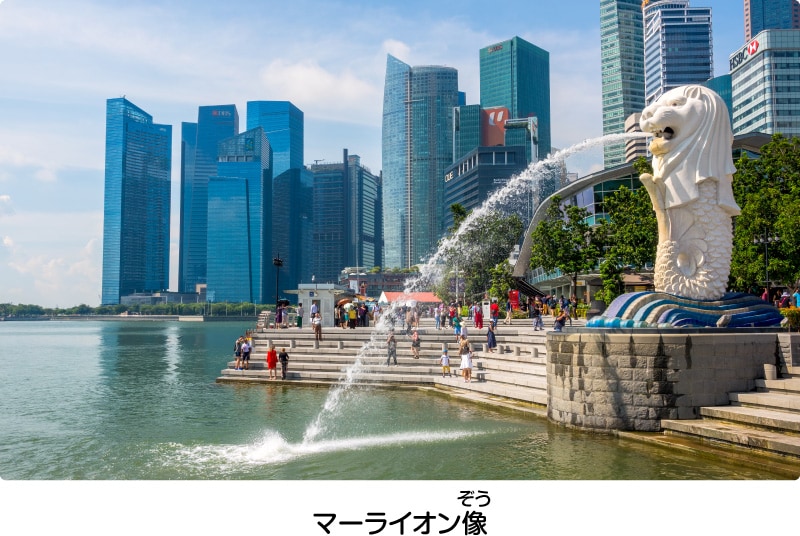 シンガポールは、多民族国家であることから、様々な文化が融合したユニークな食文化を持っています。ここでは、シンガポールの代表的な5つの食べ物をご紹介します。1. チキンライスHainanese Chicken Rice海南島から伝わった料理で、シンガポールの国民食とも言われ