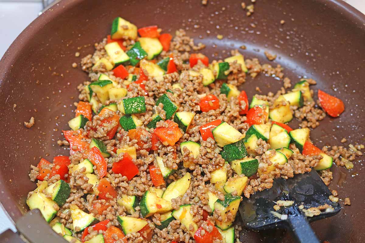 夏休みランチにおすすめ♪「ズッキーニとひき肉の旨辛みそ炒め」