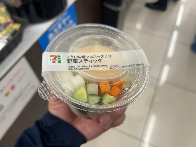 今日はどれ買う？コンビニ3社「サラダチキンスティック」。味、栄養を比べてみた。東京バーゲンマニア